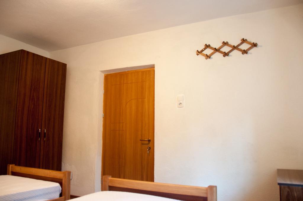 Aste Guesthouse Tropoje Bilik gambar