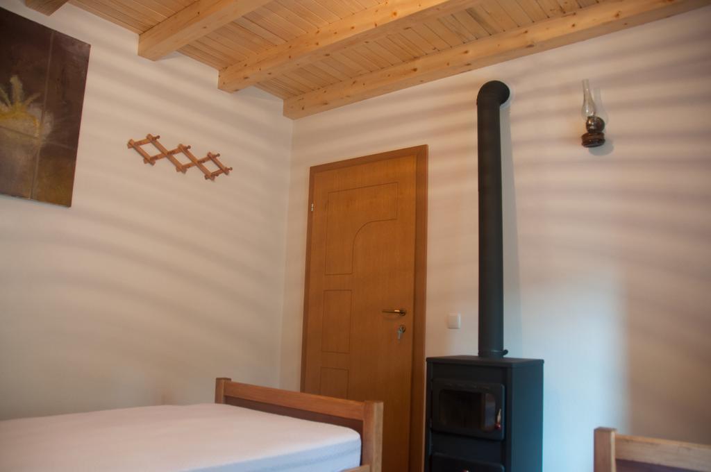 Aste Guesthouse Tropoje Bilik gambar