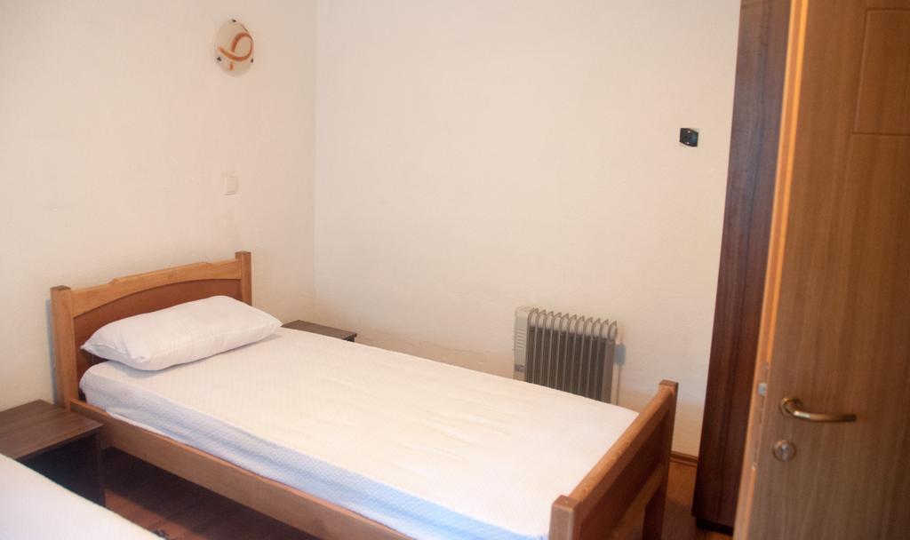 Aste Guesthouse Tropoje Bilik gambar