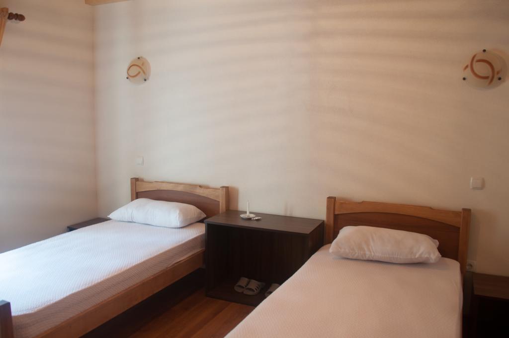 Aste Guesthouse Tropoje Bilik gambar