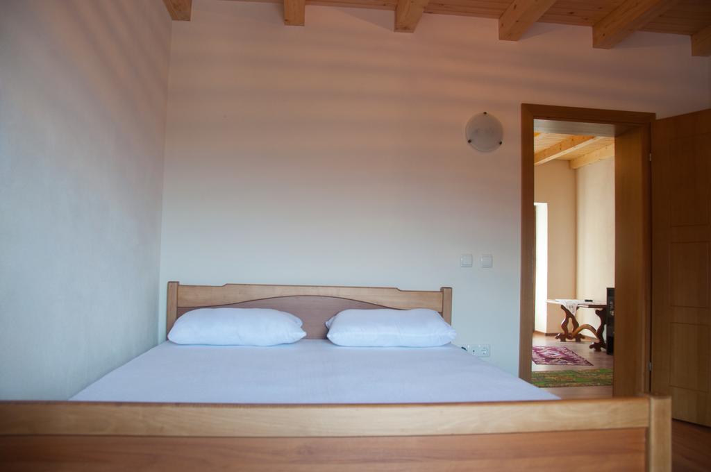 Aste Guesthouse Tropoje Bilik gambar