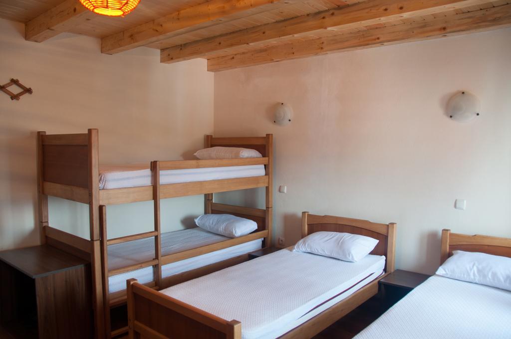 Aste Guesthouse Tropoje Bilik gambar